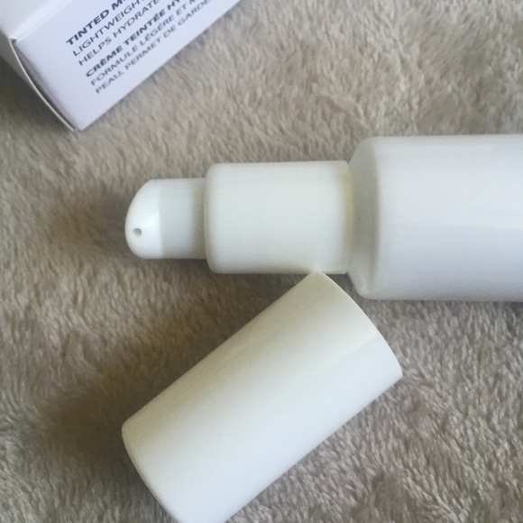 Studio Makeup Tinted Moisturizer Foundation in Honey BNIB - Picture 3 of 11